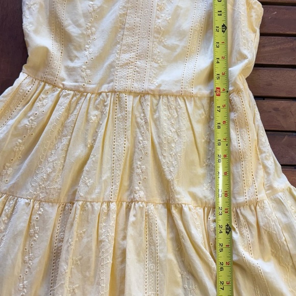 Beautiful pastel yellow eyelet dress by Laundry by Shelli Segal - Picture 9 of 11